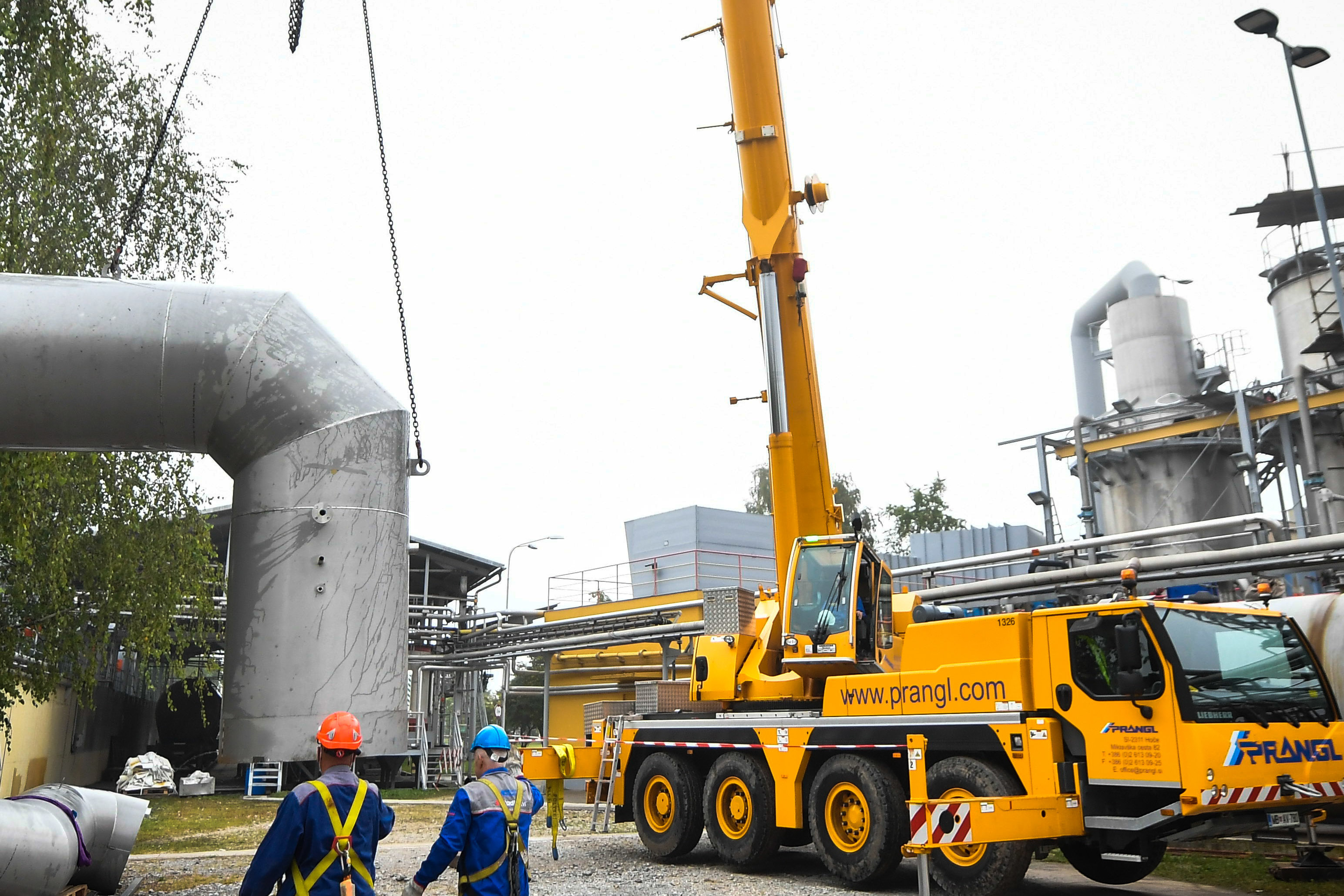 [Translate to EN:] Teleskopkran, Schwefelsäureproduktion