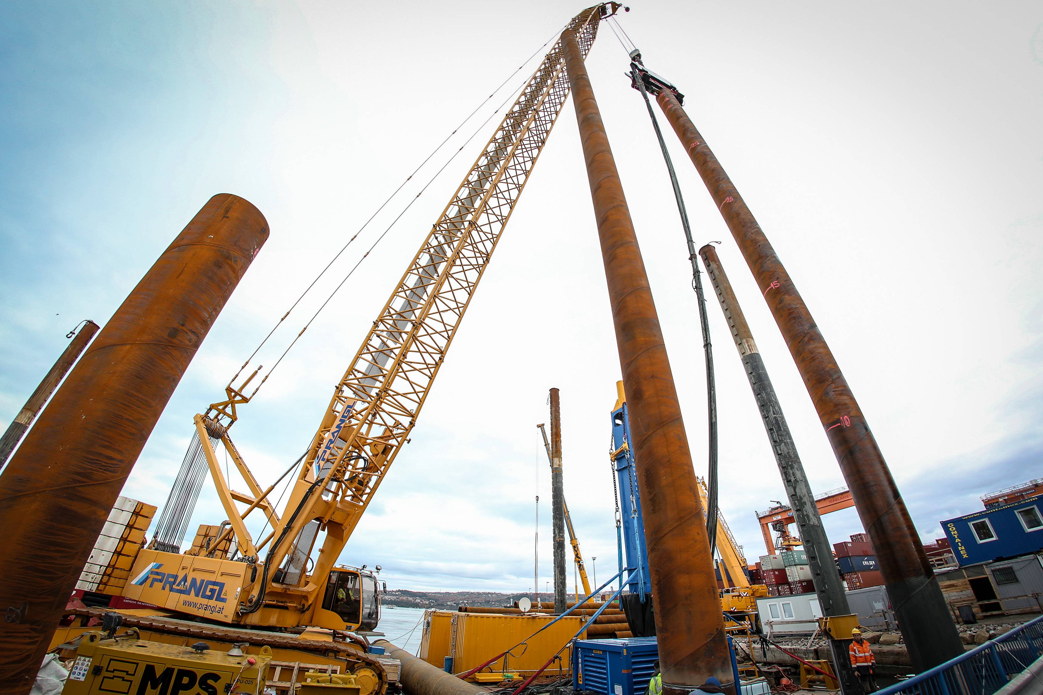 Crawler cranes, port Koper